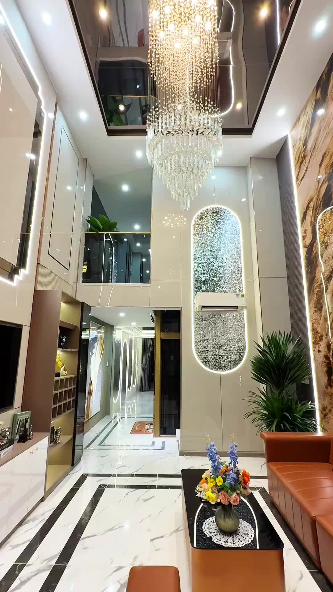 Lên sóng giới thiệu cho anh chị khách hàng một căn nhà đẹp tọa lạc tại Nguyễn tư gian p12 gò vấp nay xác nhập là an hội Tây căn nhà có diện tích 4.2 x 17m DT 71,4m2 xây dựng một trệt một lửng 3 lầu có thang máy 4PN kép kín phòng karaoke phòng thờ sân phơi. - ảnh 2