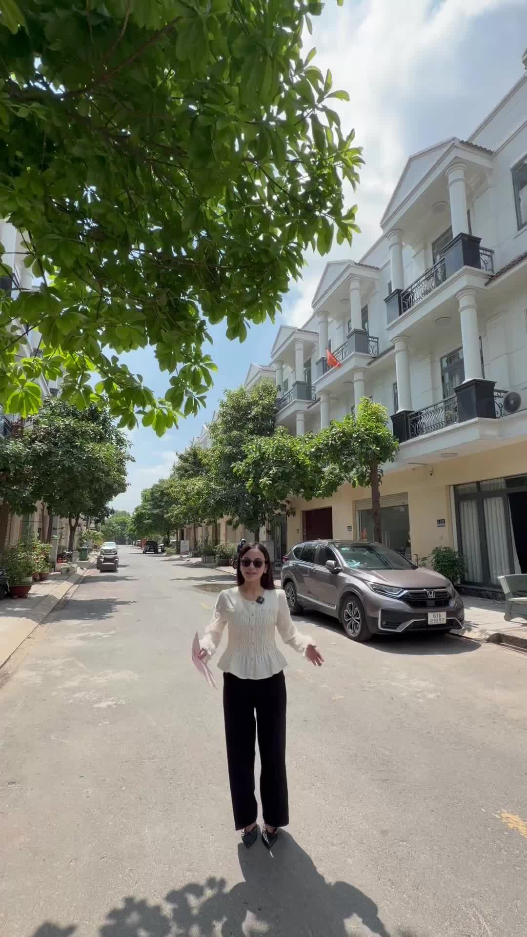 Bán nhà 1 trệt 2 lầu sổ riêng hoàn công mặt tiền DT747 phù hợp ở hoặc cho thuê 12tr/tháng - ảnh 2