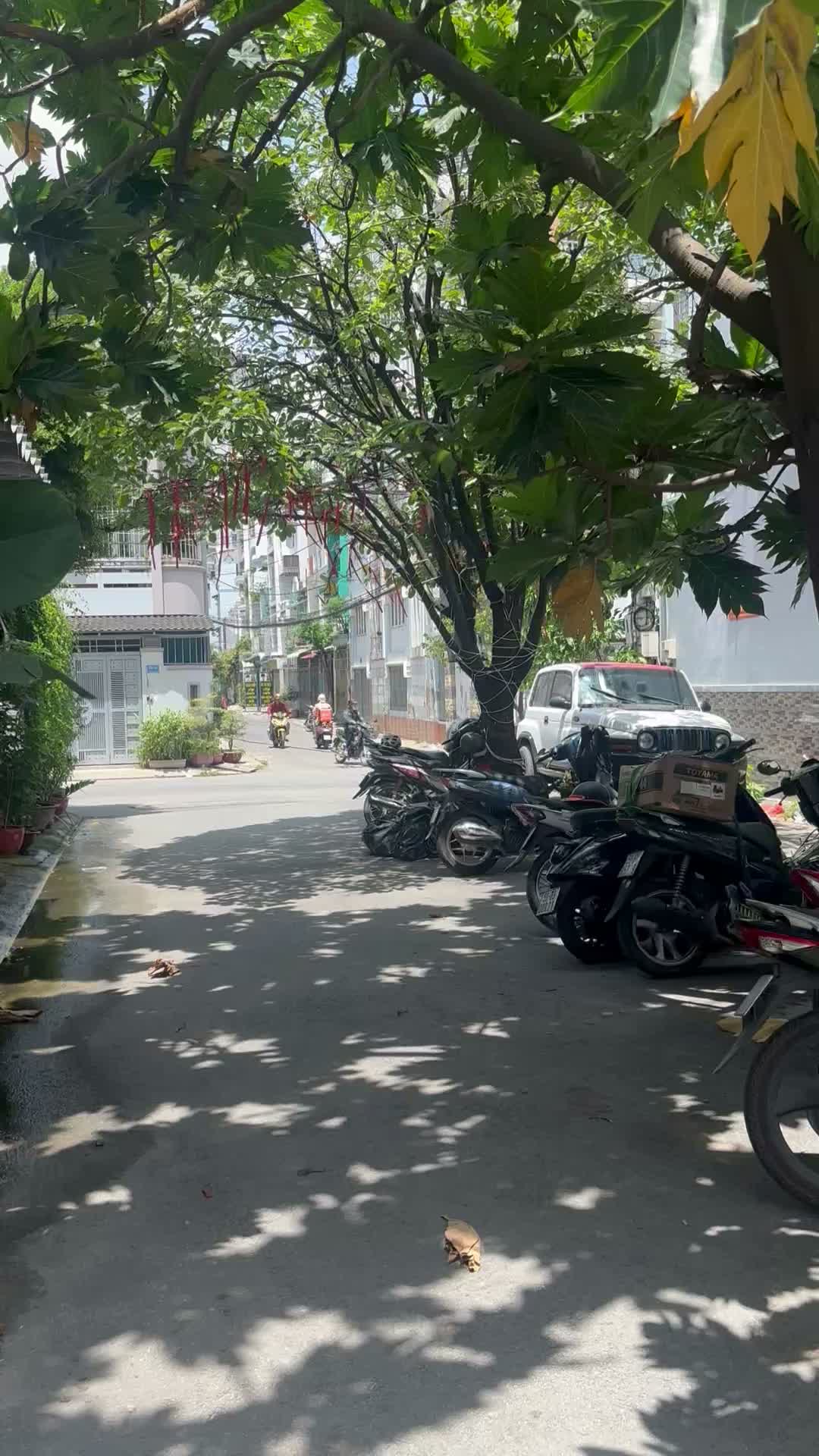 Nhà bán 1 trệt 3 lầu, 4 PN, 5WC, phòng thờ, phơi đồ, phòng khách, bếp.. xe hơi ngủ trong nhà,  - ảnh 2