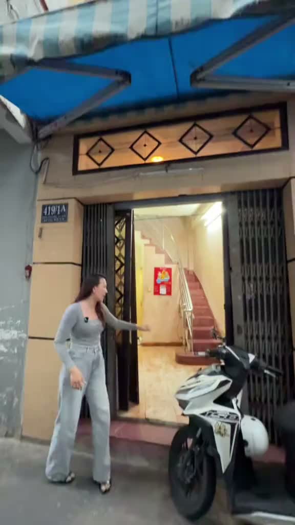 Nhà mặt tiền thụt Khu Vip đường phan xích long , p3 Q. Phú nhuận