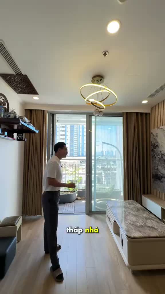 Giá tốt, căn 2 ngủ, tầng thấp, 75,5 m2. Sẵn sổ đỏ, chủ thiện chí bán, giao d