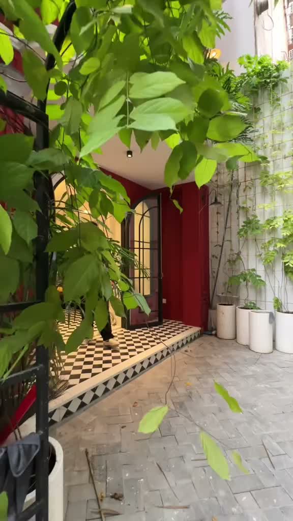 HUYỀN QUANG - QUẬN 1 - 71M2 ( 4.1 x 18 ) - 4 TẦNG - 4PN - HẺM XE HƠI - GẦN C